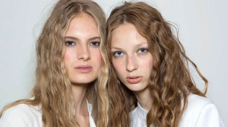 Bí quyết làm tóc xoăn tại nhà đẹp tự nhiên không cần salon