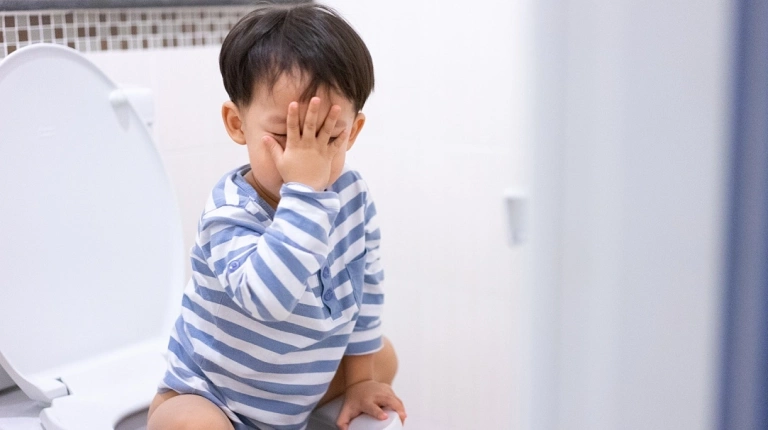 Mẹo chữa đái dắt ở trẻ em hiệu quả tại nhà và khi nào cần đi khám
