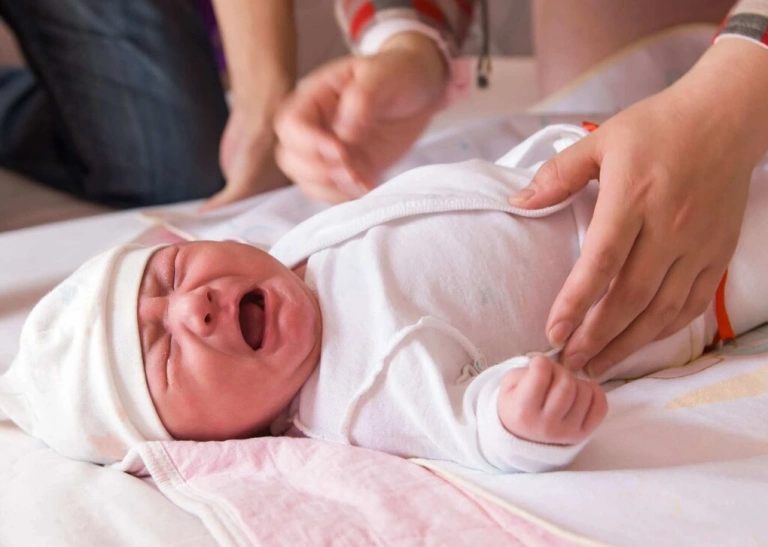 Mẹo Dân Gian Chữa Đầy Hơi Cho Trẻ Sơ Sinh: An Toàn và Hiệu Quả Tại Nhà