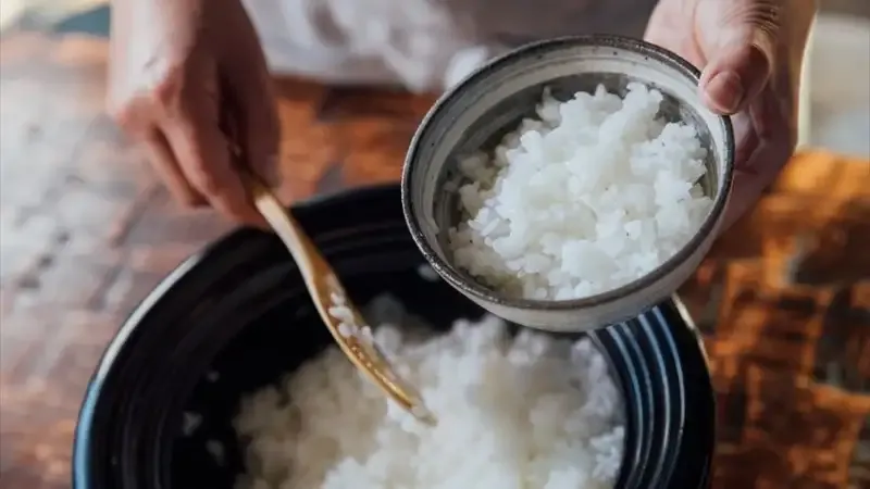 Mơ thấy ăn cơm trắng
