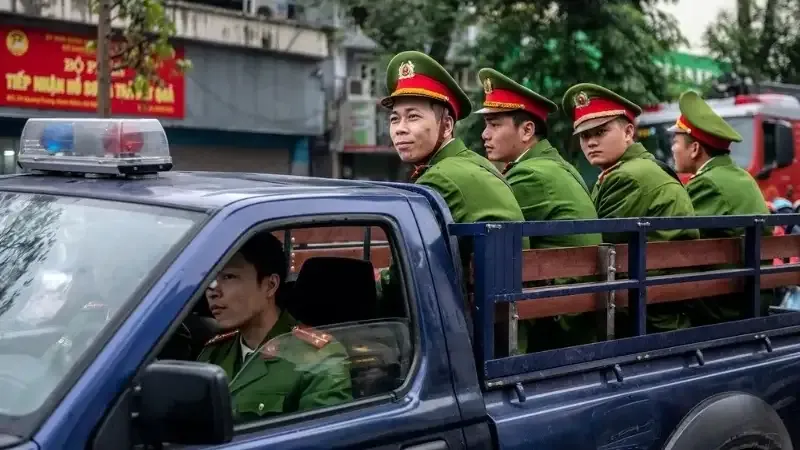 Mơ thấy bạn học cũ là một đồng chí công an