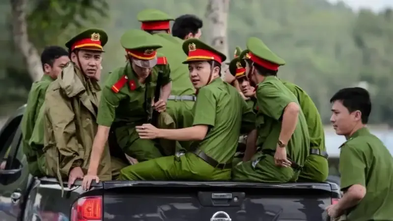 Mơ thấy chạy trốn công an