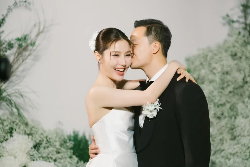 Những khoảnh khắc đẹp trong toàn cảnh đám cưới diễm my 9x