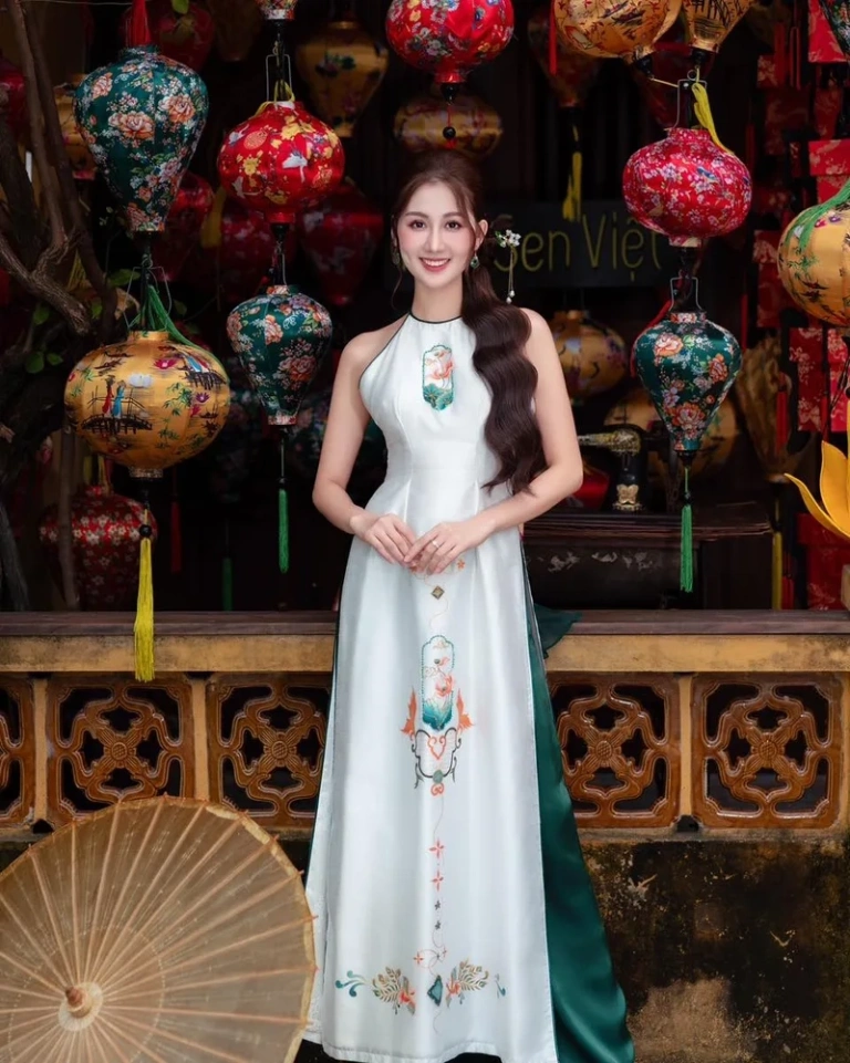 Tuyển tập ảnh Võ Lê Quế Anh gây sốt cộng đồng mạng