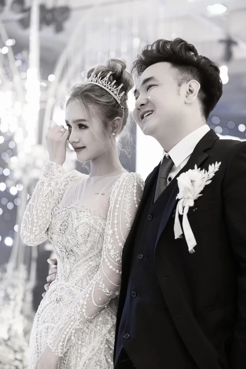 Xoài Non váy cưới bộ trang phục khiến ai cũng choáng ngợp